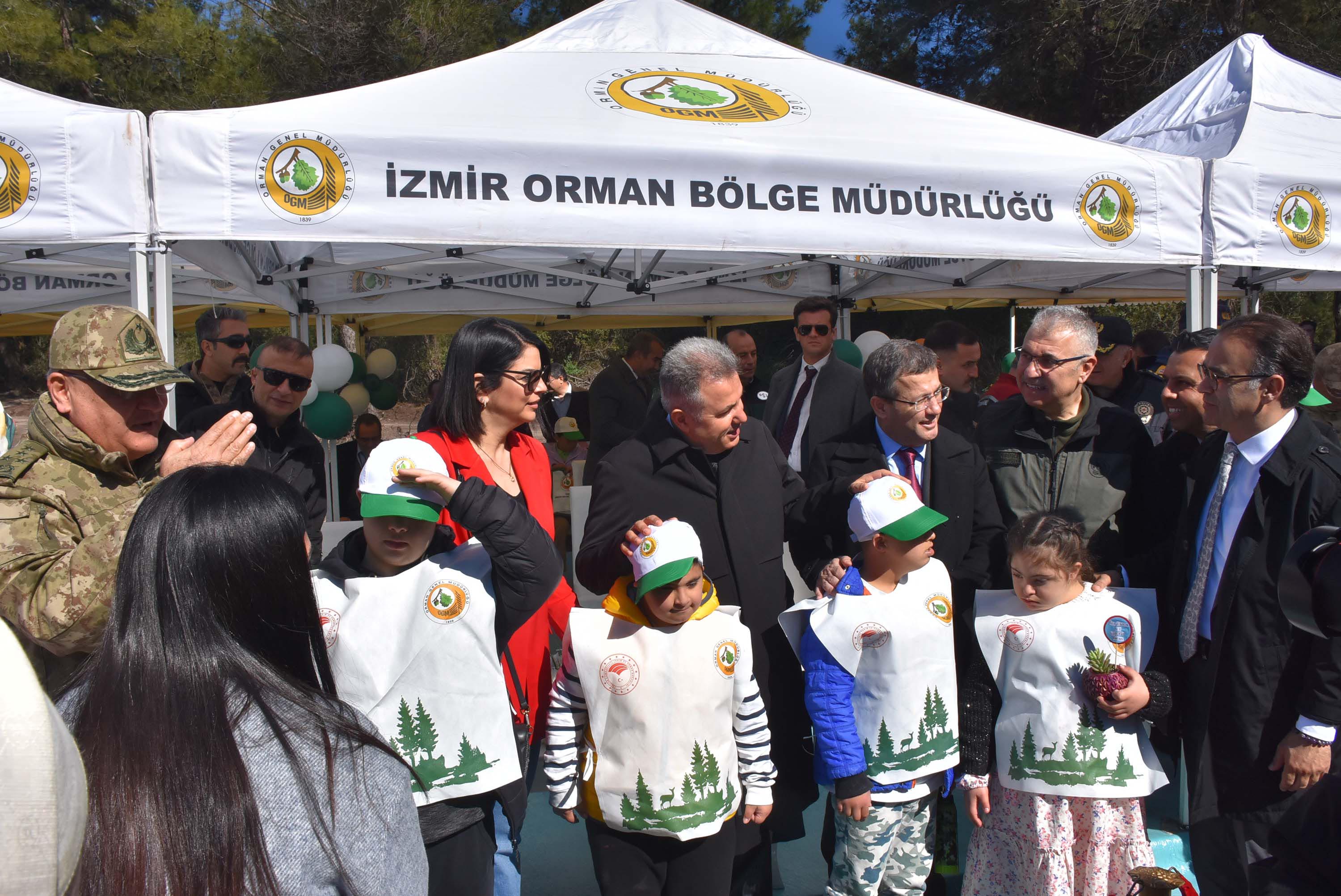 İzmir'de 3 bin fidan toprakla buluşturuldu