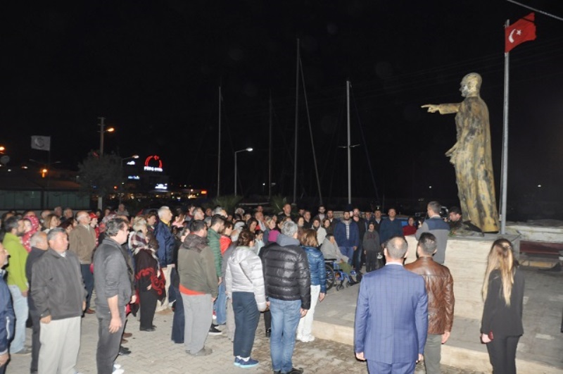 İzmir'de laiklik zinciri oluşturuldu