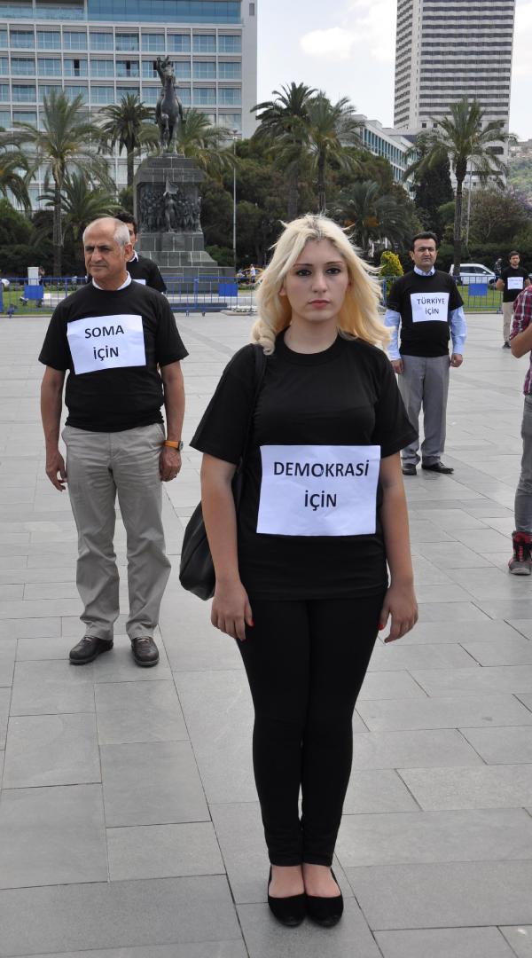 CHP İzmir'den 'Duran Adam' eylemi