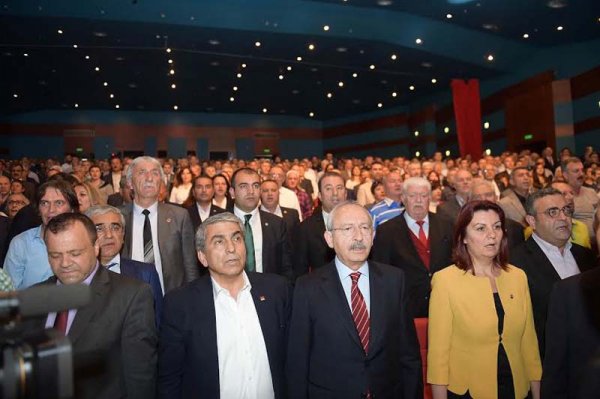 CHP lideri İstanbul'da muhtarlarla buluştu