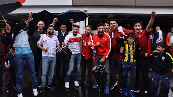 Türkiye - Hırvatistan maçı öncesi Türk taraftarlar