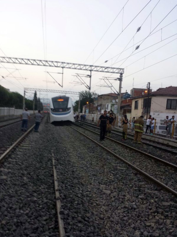 İzmir'de tren kazası ucuz atlatıldı
