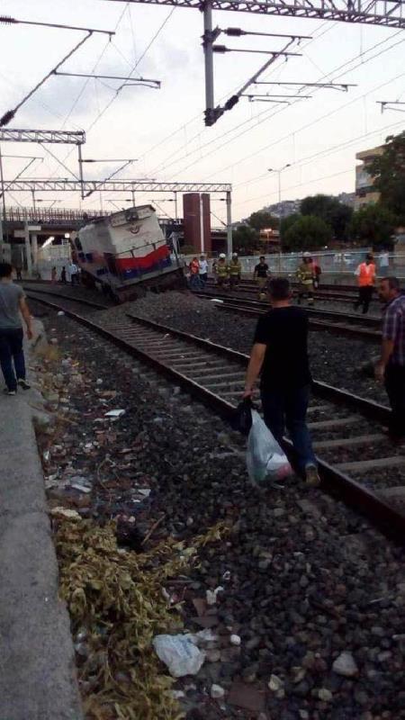 İzmir'de tren kazası ucuz atlatıldı