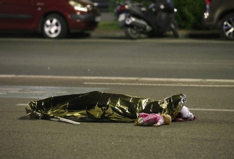 Fransa'daki saldırıdan korkunç görüntüler