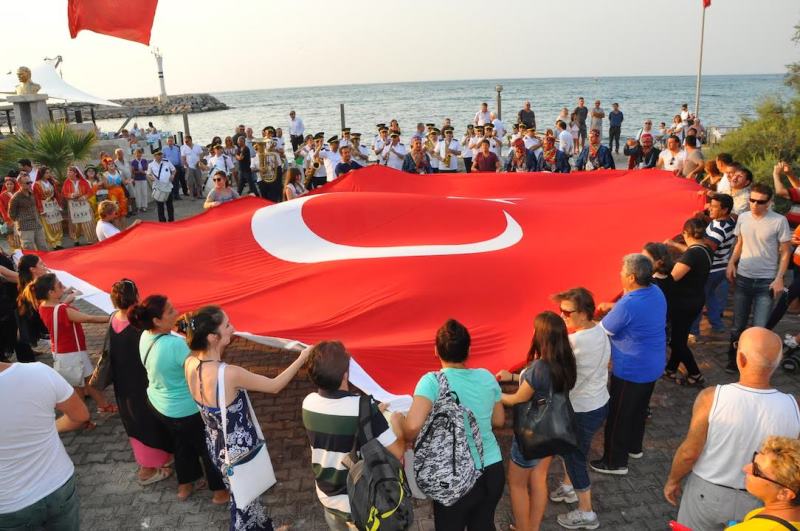 Mavi bayram İzmir denize koştu