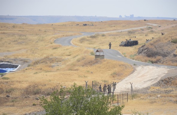 Sınırda sıcak saatler tanklar gönderildi