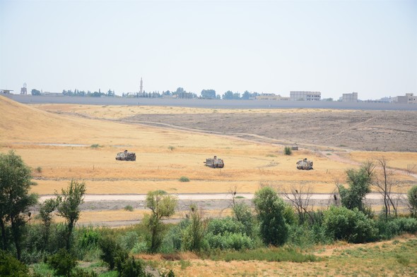 Sınırda sıcak saatler tanklar gönderildi