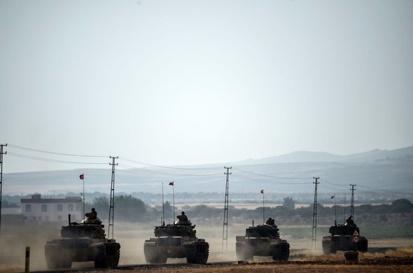 Tanklar bu sabah da Suriye'ye geçti