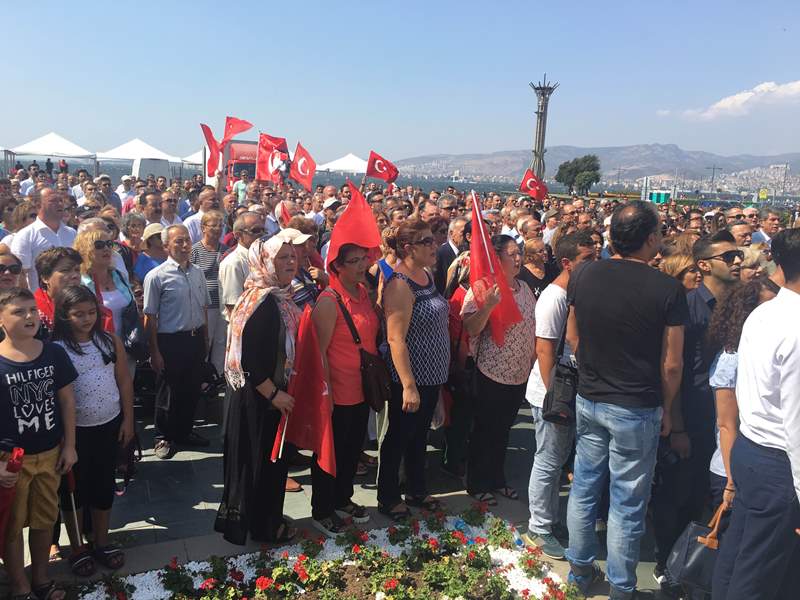 CHP İzmir bayramı böyle kutladı