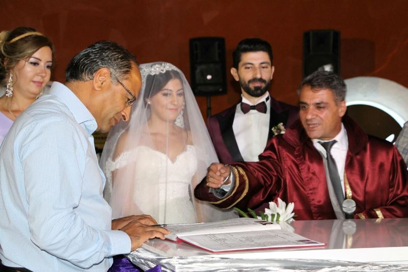 CHP'lileri buluşturan düğün