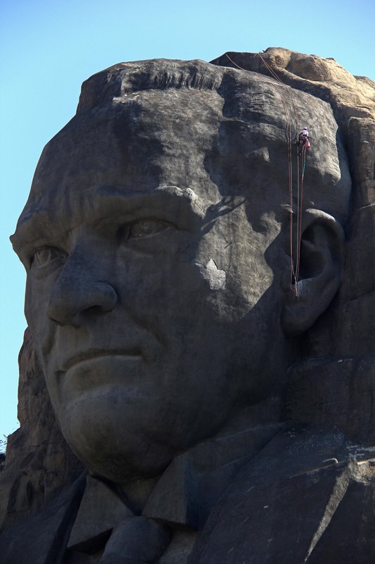 En büyük Atatürk maskı bakıma alındı