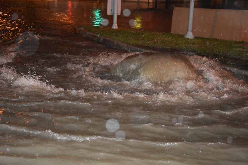 İzmir'de sağanak yağış etkili oldu