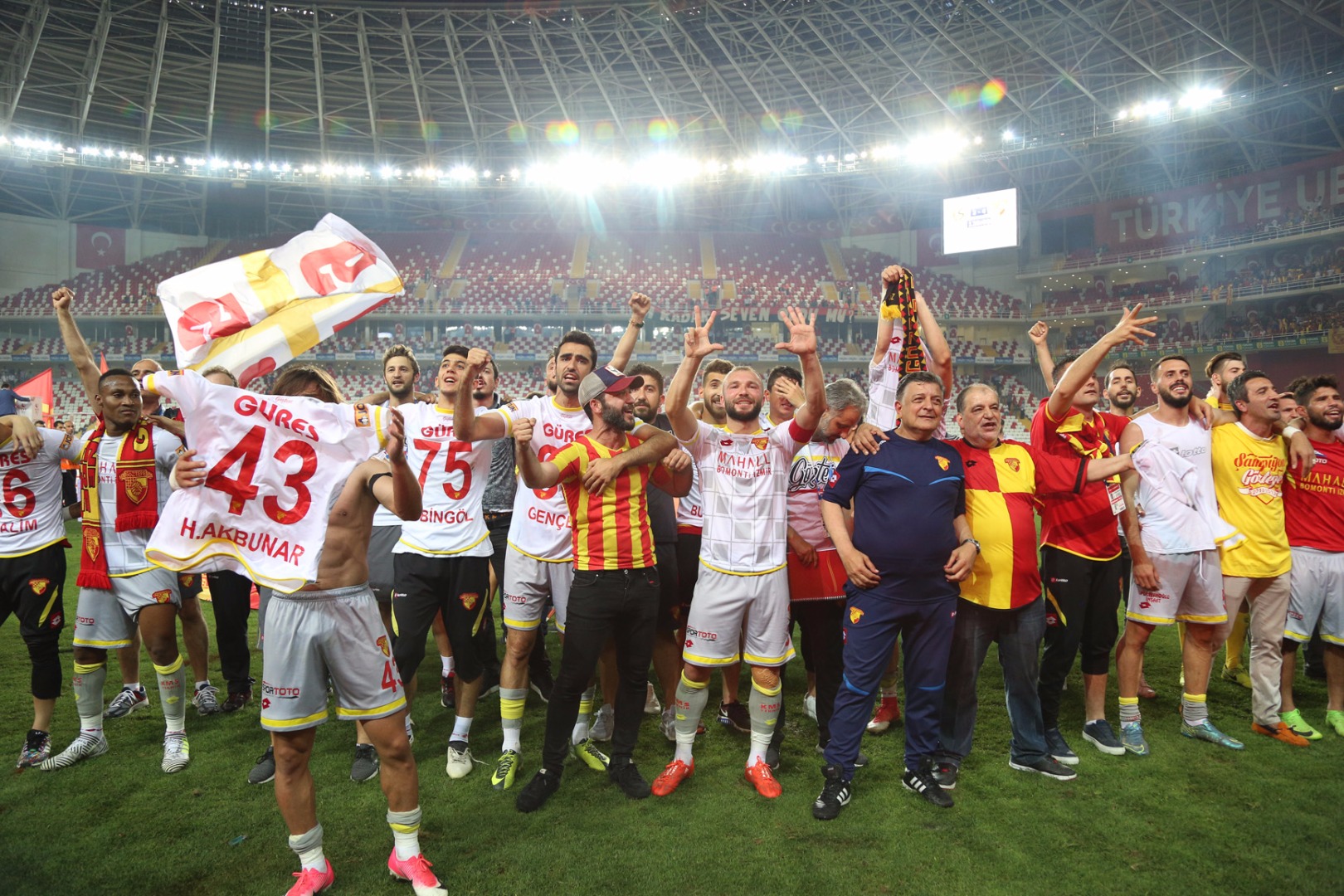 Göztepe Süper Lig’e yükseldi!