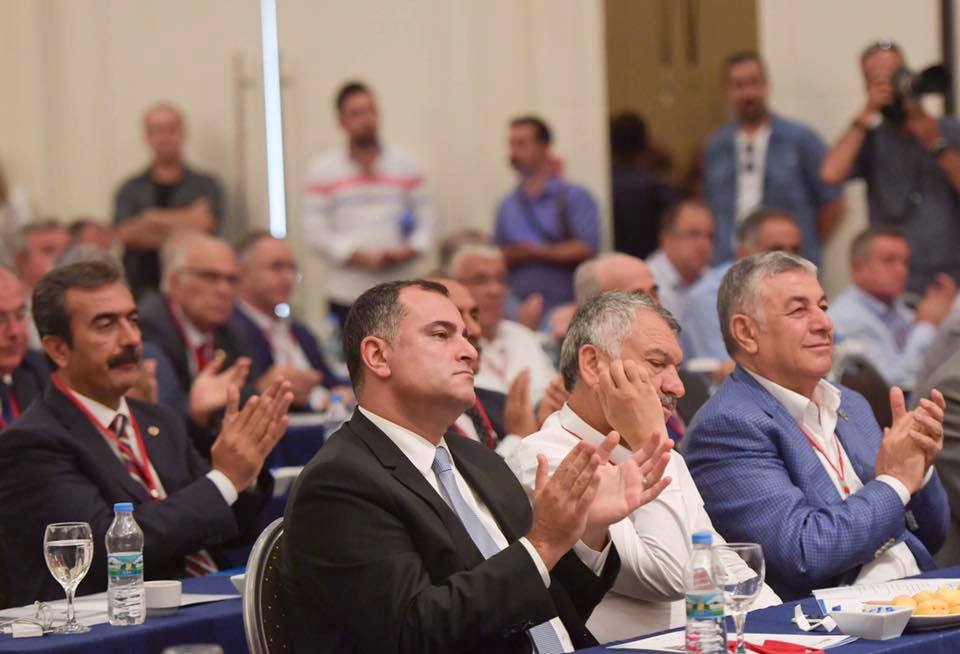 Kılıçdaroglu belediye başkanlarını topladı