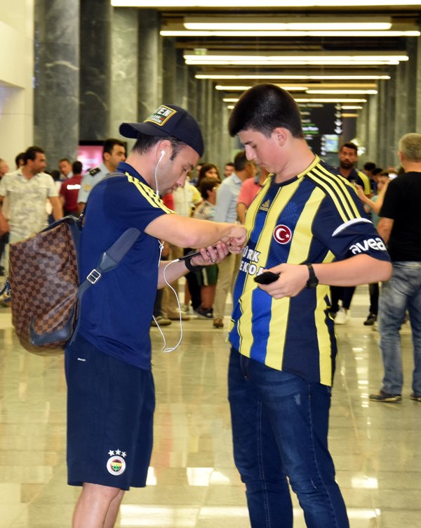 Fenerbahçe'ye İzmir'de coşkulu karşılama