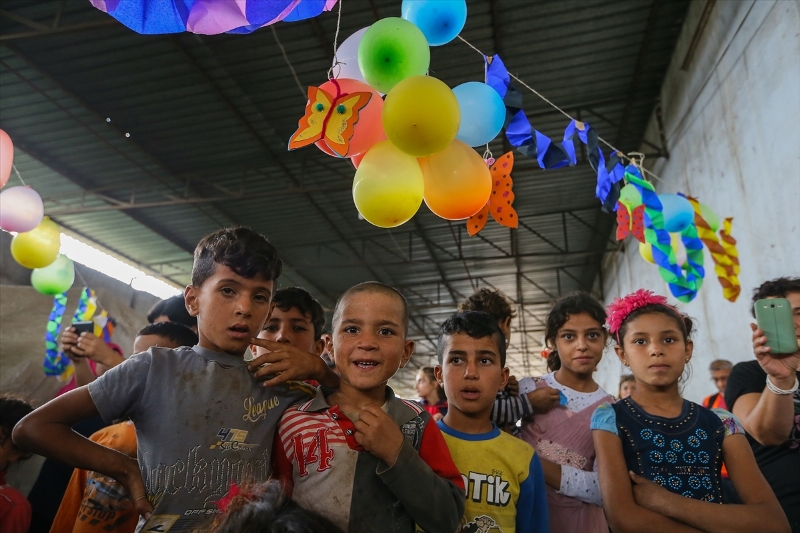 Suriyeli çocuklara sürpriz