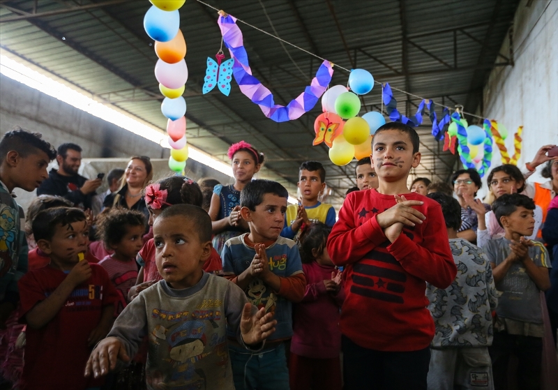 Suriyeli çocuklara sürpriz