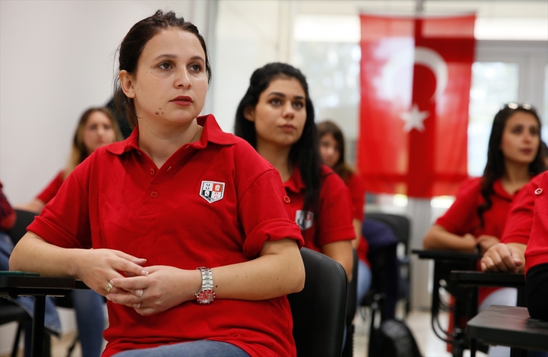 İzmir'de kadın seyisler ezber bozuyor