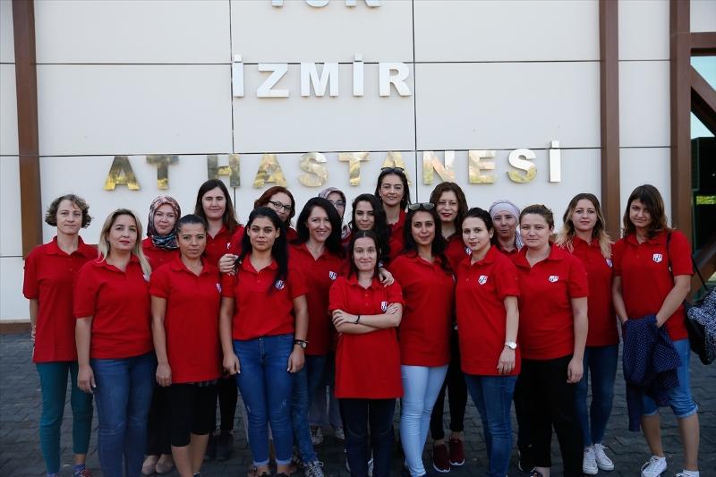 İzmir'de kadın seyisler ezber bozuyor