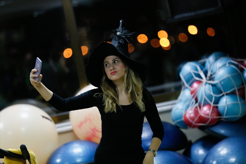 İzmir'de Cadılar Bayramı kutlaması