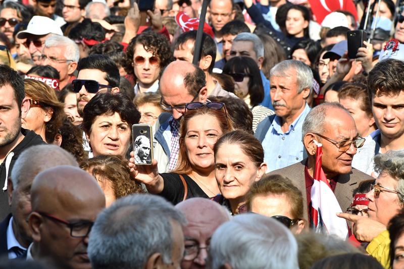 İzmirliler 10. Ata'ya Saygı Yürüyüşü'nde buluştu