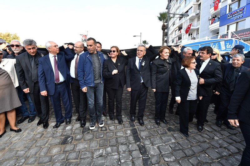 İzmirliler 10. Ata'ya Saygı Yürüyüşü'nde buluştu