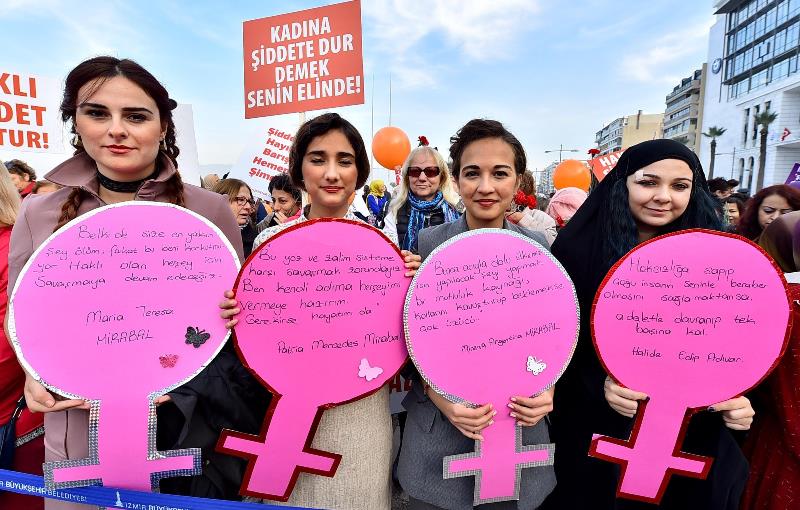 İzmirli kadınlar 'şiddete hayır' dedi