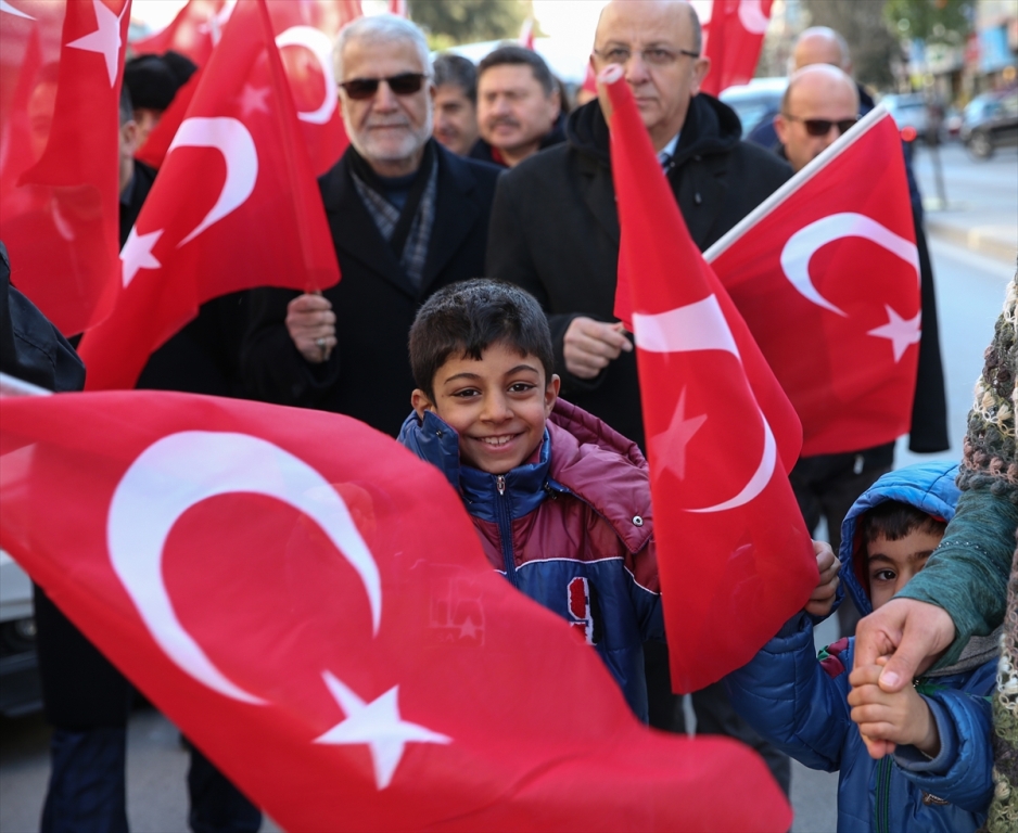 İzmir'de 'Zeytin Dalı Harekatı'na destek yürüyüşü