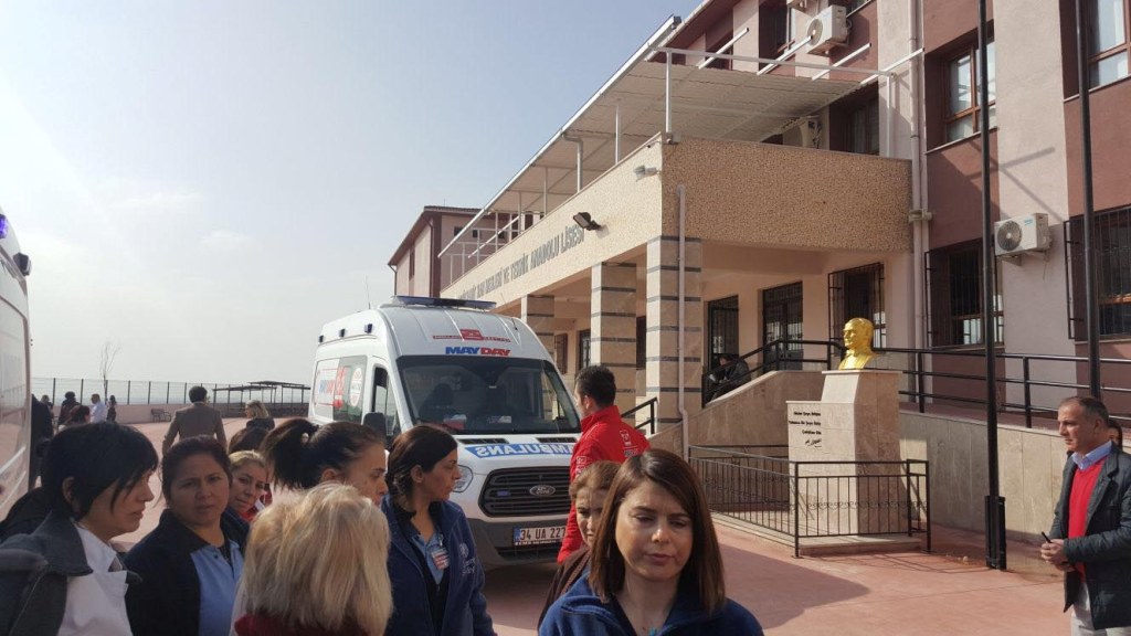 İzmir'de okulda doğalgaz patlaması