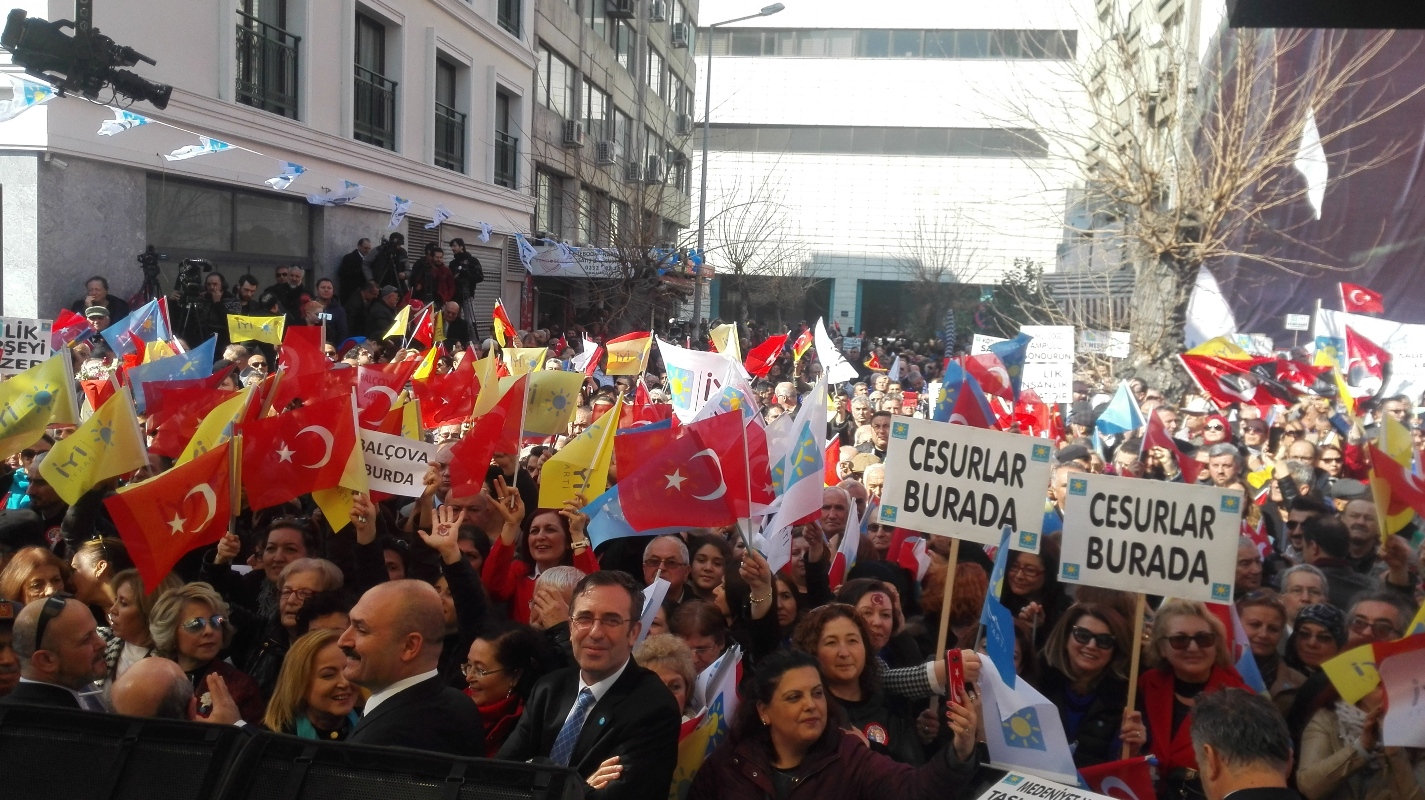 İYİ Parti İzmir'de Akşener heyecanı