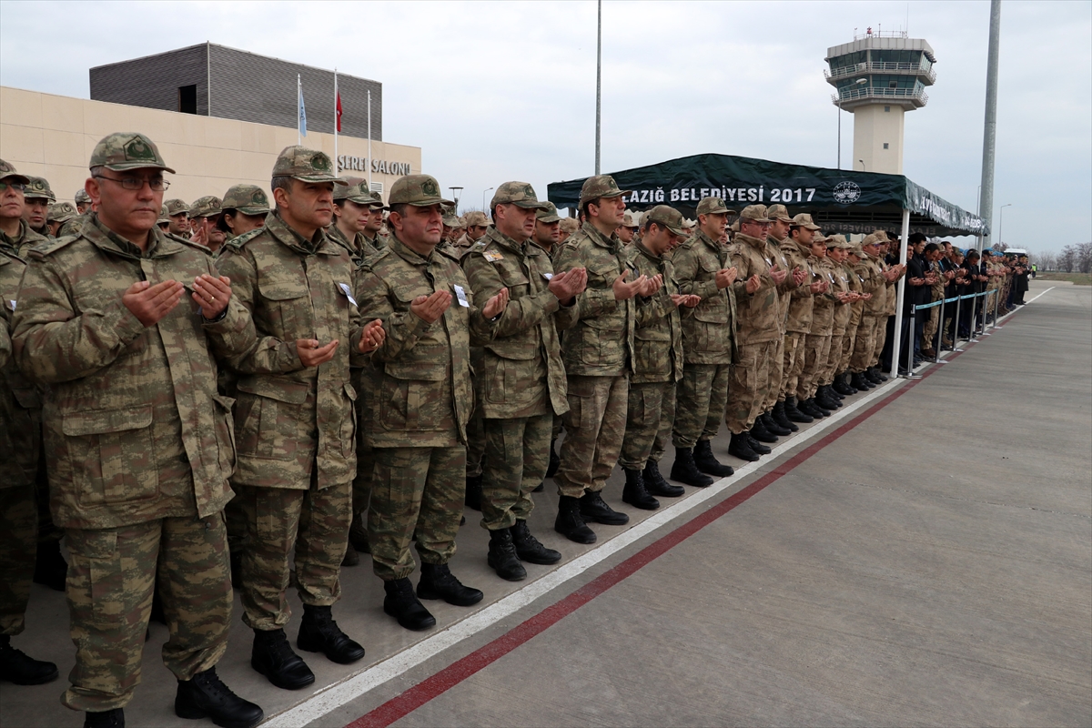 Şehit asker memleketi İzmir'e uğurlandı