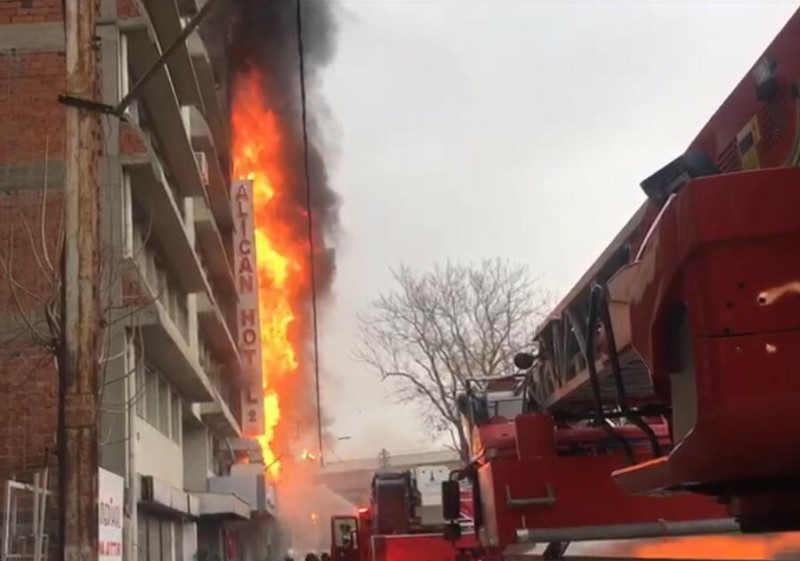 Otelde yangın dehşeti