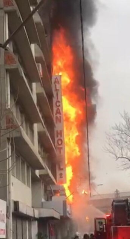 Otelde yangın dehşeti