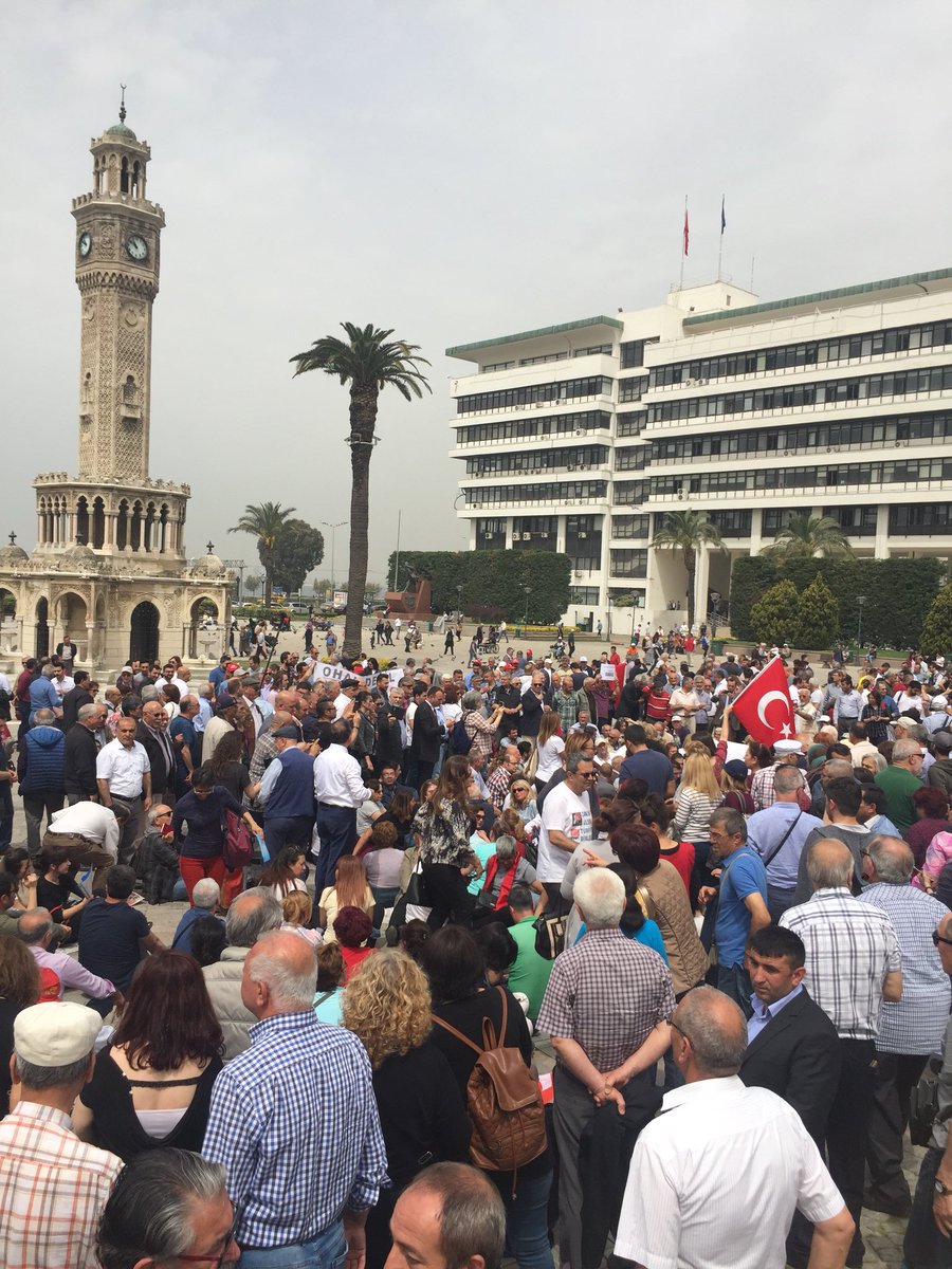 CHP İzmir'den oturma eylemi