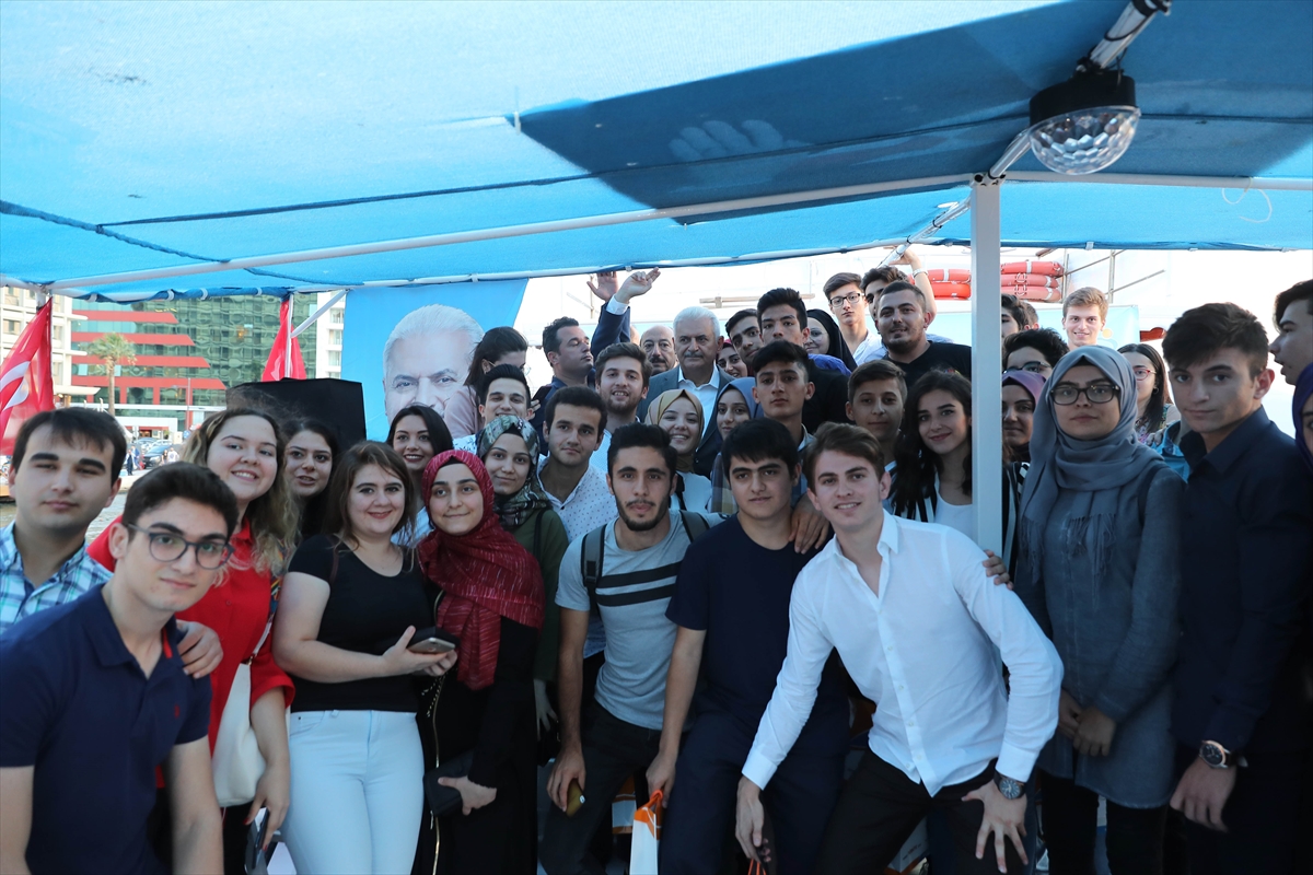 Başbakan Yıldırım Kordon'da gençlerle buluştu!