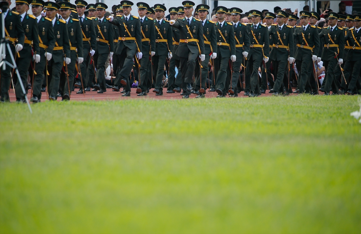 TBMM Başkanı Yıldırım teğmenlerin mezuniyet törenine katıldı