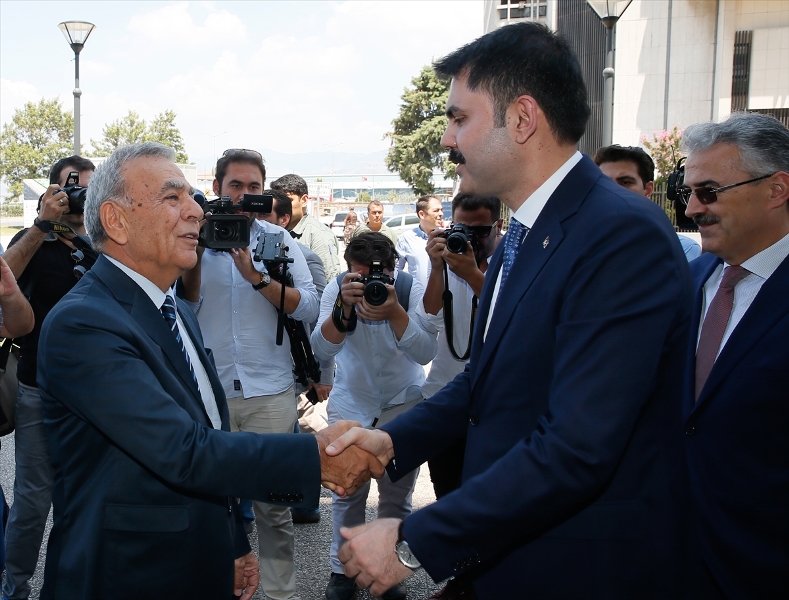 Çevre ve Şehircilik Bakanı Murat Kurum İzmir'de