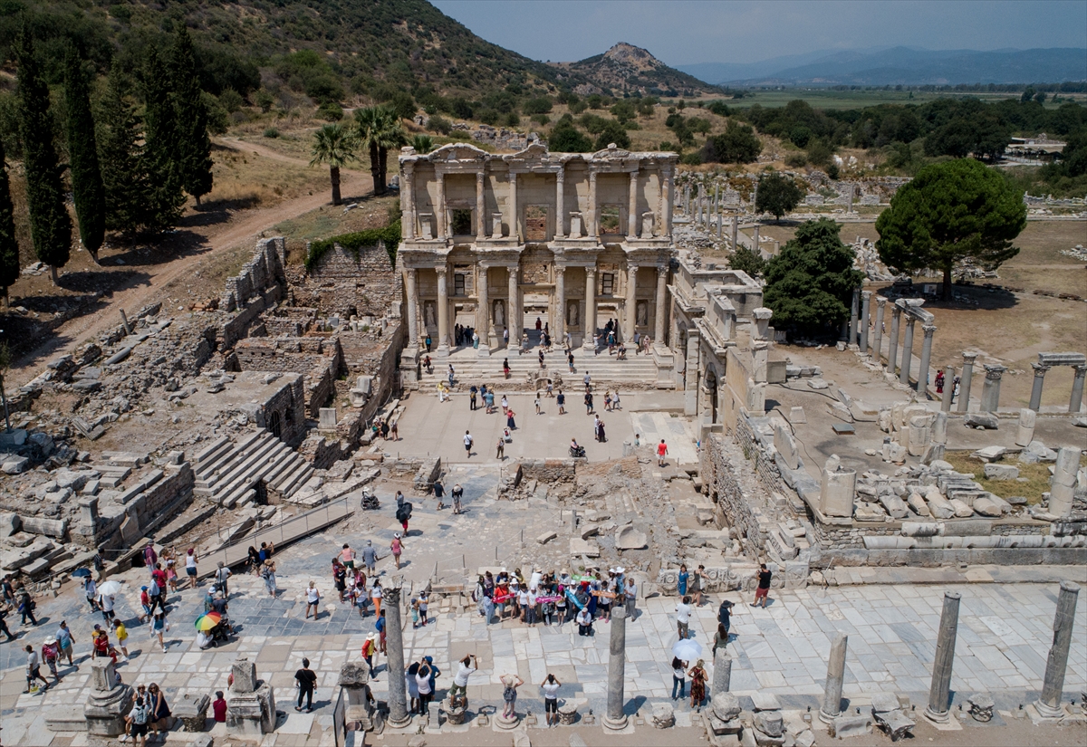 Efes 8500 yıllık yolculuğa çıkarıyor!