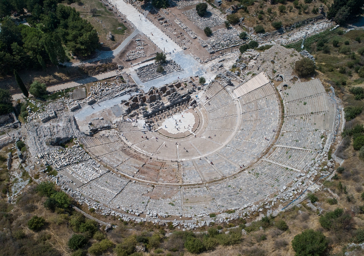 Efes 8500 yıllık yolculuğa çıkarıyor!