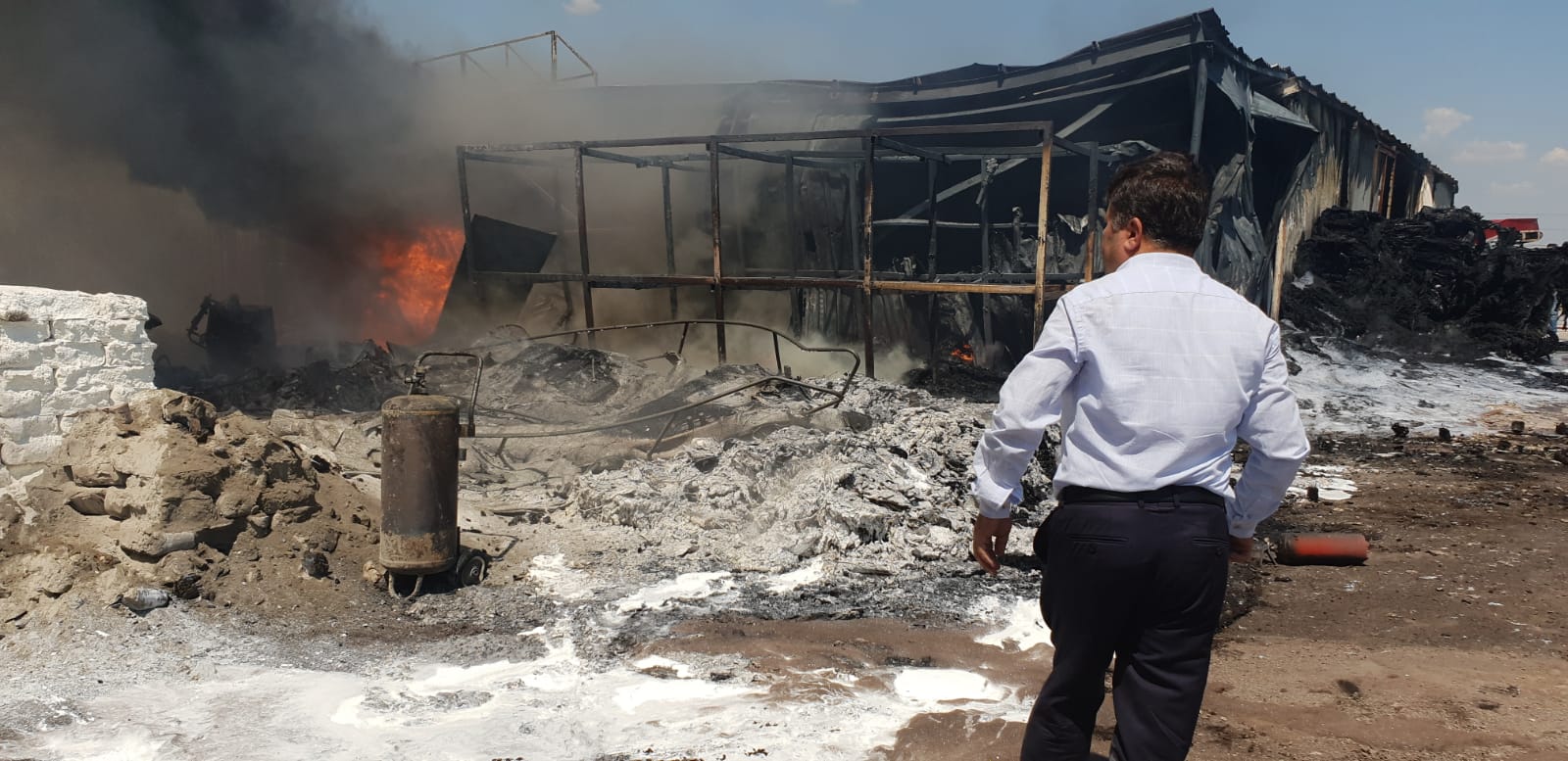 İzmir'de korkutan fabrika yangnı