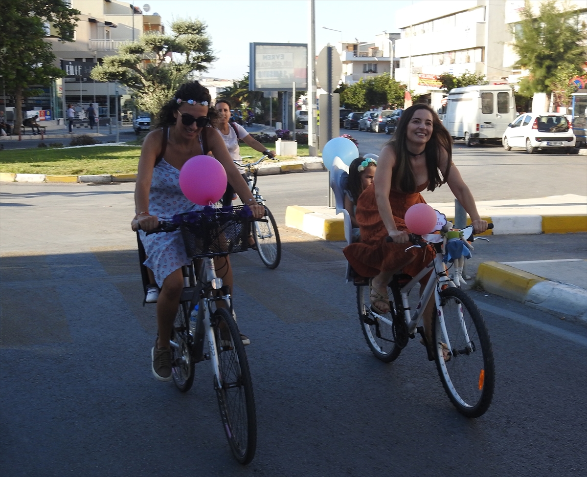 İzmir'de 'Süslü Kadınlar'dan bisiklet turu