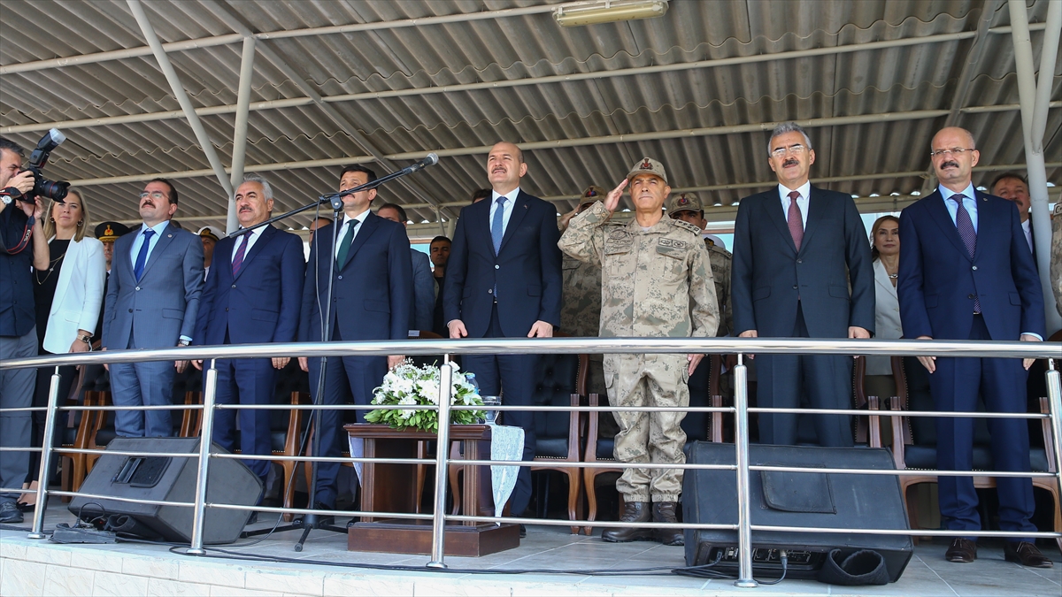 Bakan Soylu Foça'da askerlerin yemin törenine katıldı