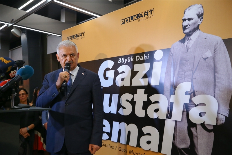 Atatürk sergisini Yıldırım açtı