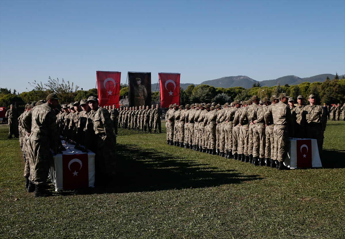 İzmir'de bedelli askerlik yapanlar terhis oldu