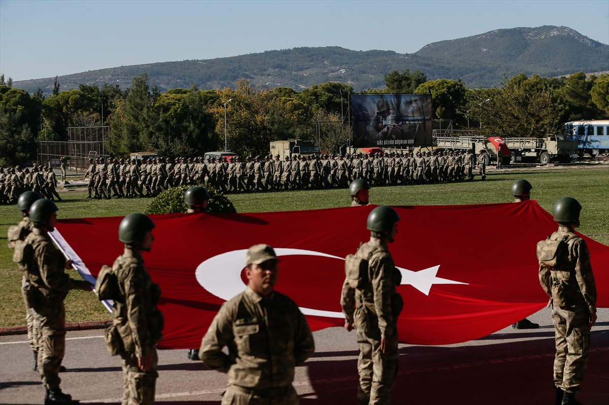 İzmir'de bedelli askerlik yapanlar terhis oldu