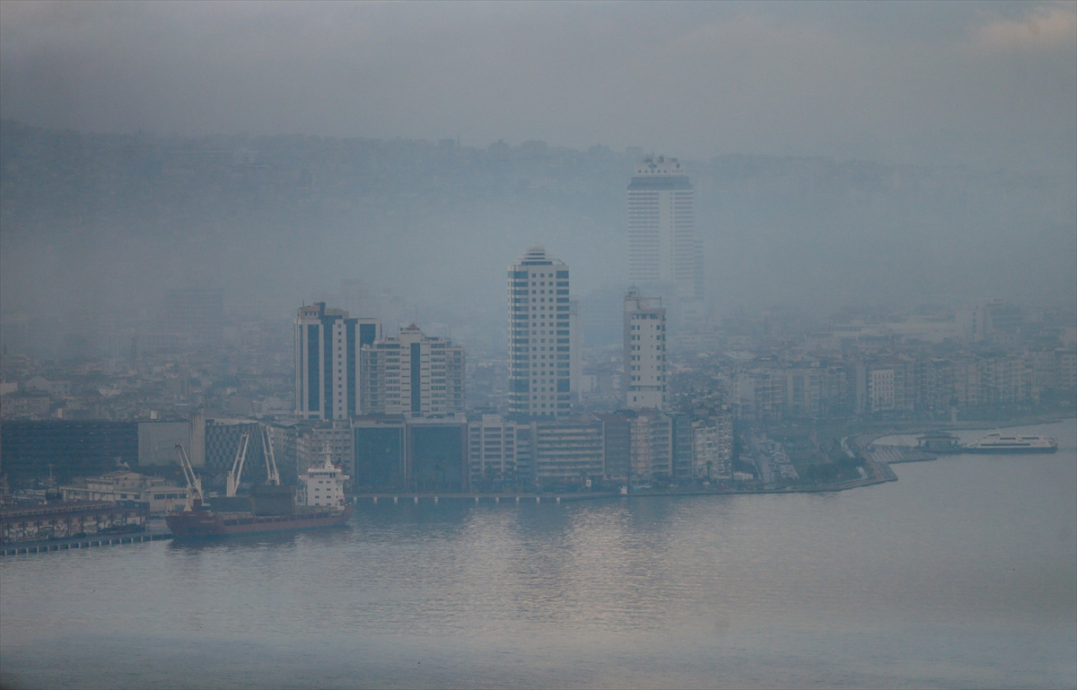 İzmir'de sis etkili oldu!