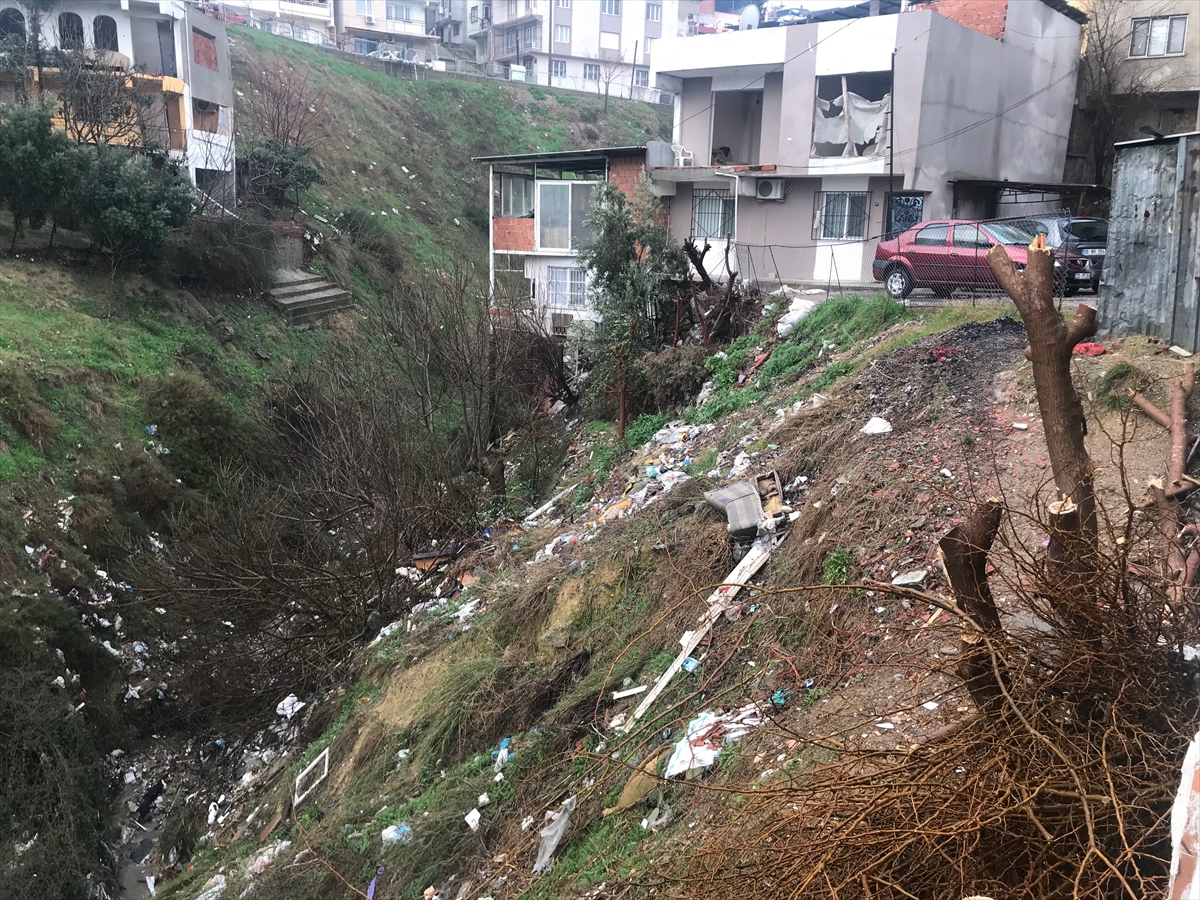 İzmir'de heyelan tehlikesi nedeniyle iki ev boşaltıldı!