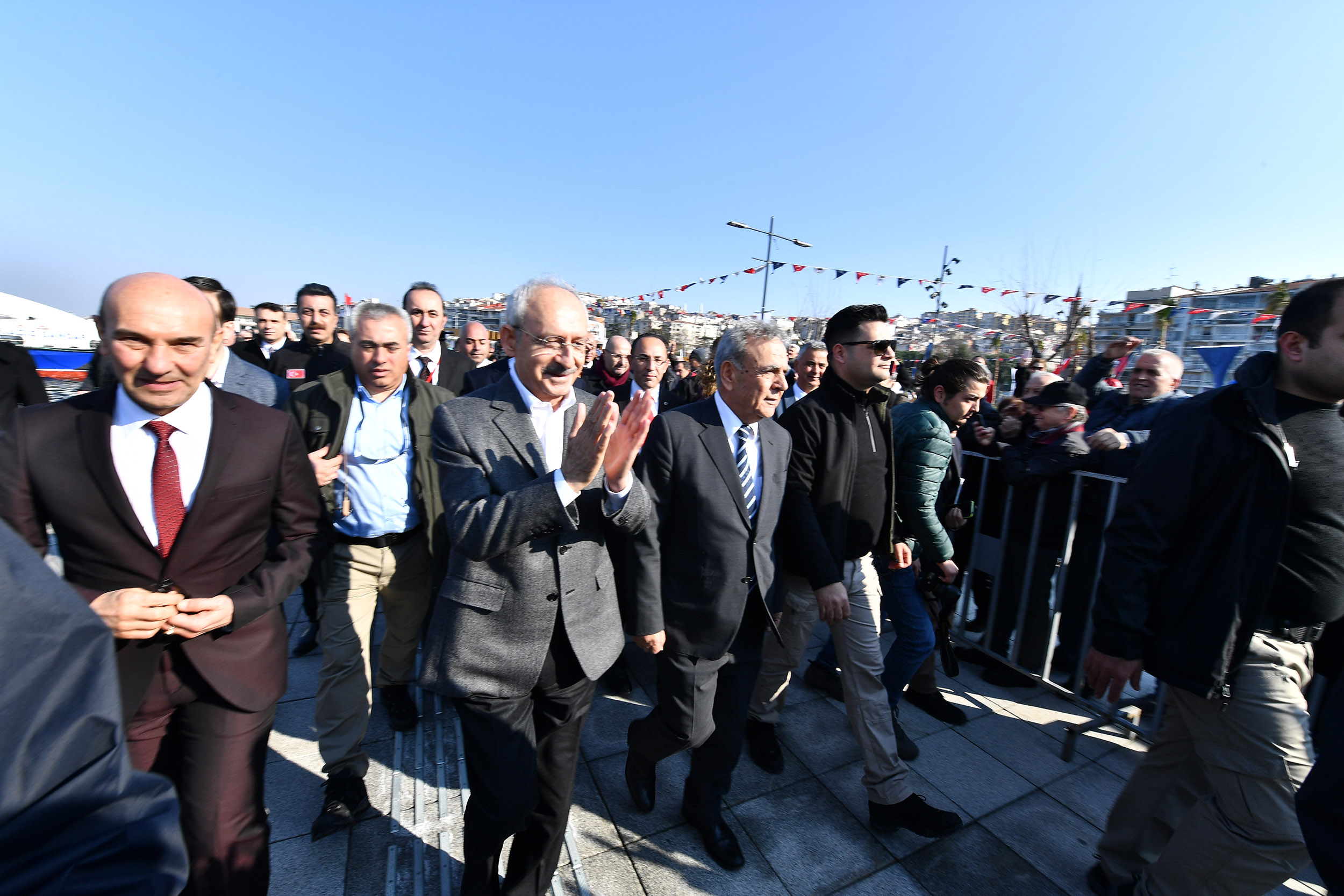 Kılıçdaroğlu, 15 Temmuz Demokrasi Şehitleri Meydanı’nı açtı