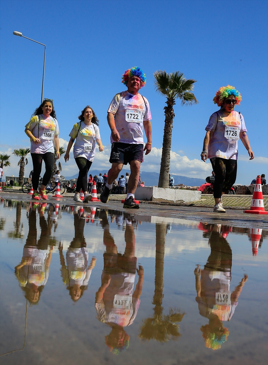 İzmir'de 'renkli koşu' festivali