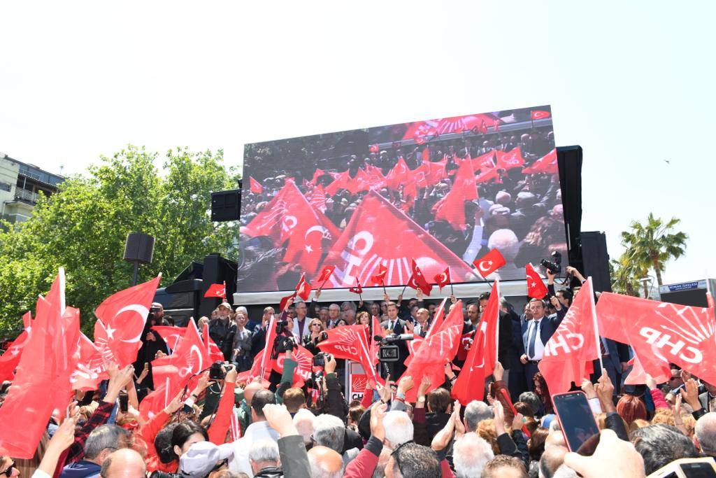 CHP İzmir Konak Meydanı'nda saldırıyı protesto etti